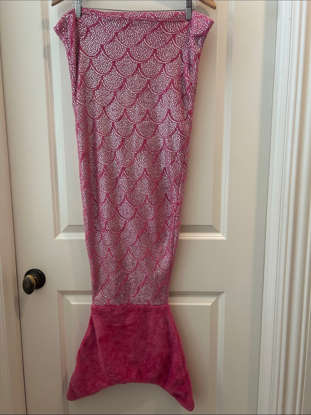 Unbranded Pink Slip In Mermaid Tail Fleece Blanket w/ Sparkle Scale Pattern OS